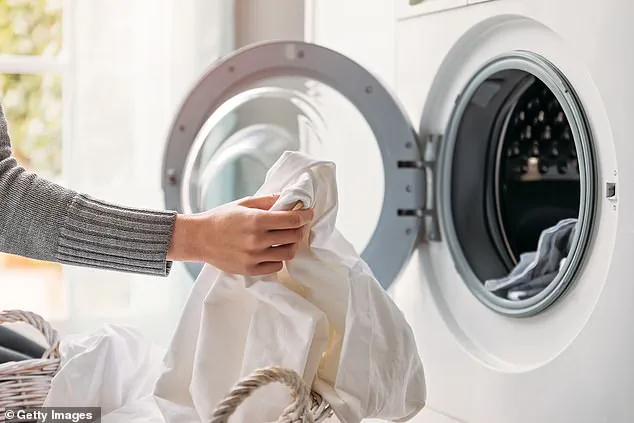 Common Kitchen Ingredient May Offer Effective Solution for Laundry Yellowing