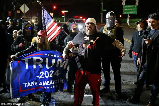 Portland Officer Reassigned After Viral Video Defending ICE Agents in Fatal Shooting, Reigniting National Outrage and Scrutiny of Law Enforcement