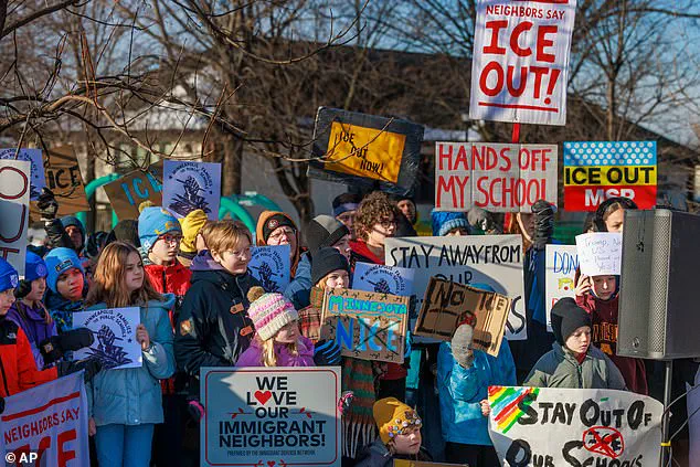 Urgent Debate: White Families in Minneapolis Share ICE Emergency Drills for Children