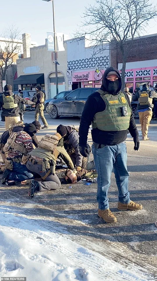 South Dakota Governor Kristi Noem Meets with President Trump Amid Controversy Over Alex Pretti Shooting