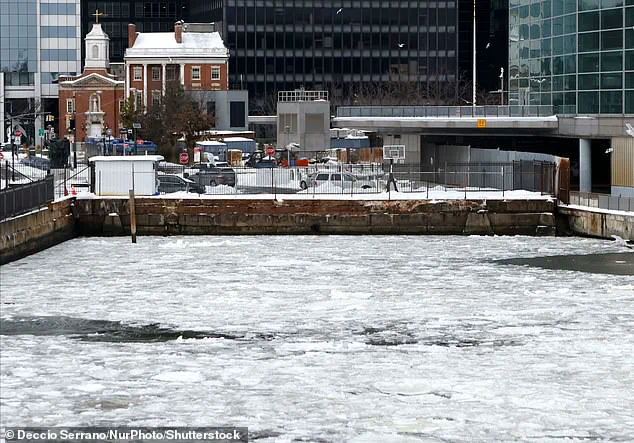 New York City's Rivers Freeze Over, Leading to Prolonged Suspension of Commuter Ferries Amid Winter Storm