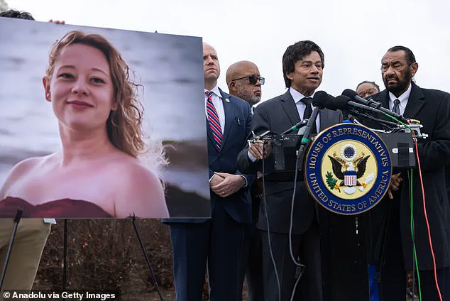 David Axelrod Warns Democrats: 'Abolish ICE' Could Be As Politically Damaging As 'Defund The Police' Movement, Risking Broad Electorate Alienation