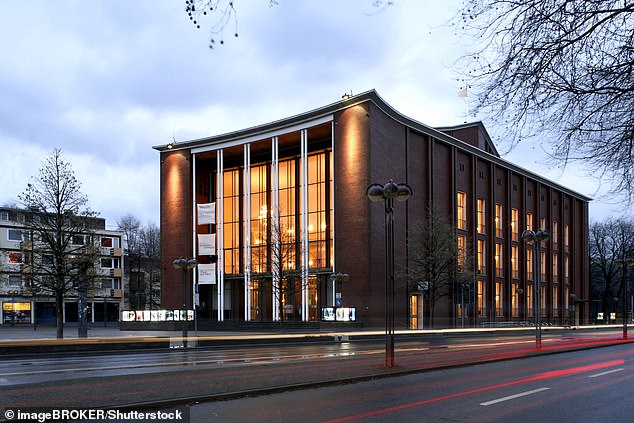 Actor Attacked in German Play on Fascist Executions Sparks Debate on Artistic Boundaries