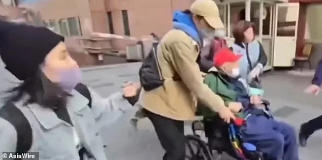 Elderly Tycoon's Family Confrontation at Taipei Hospital Over New Wife