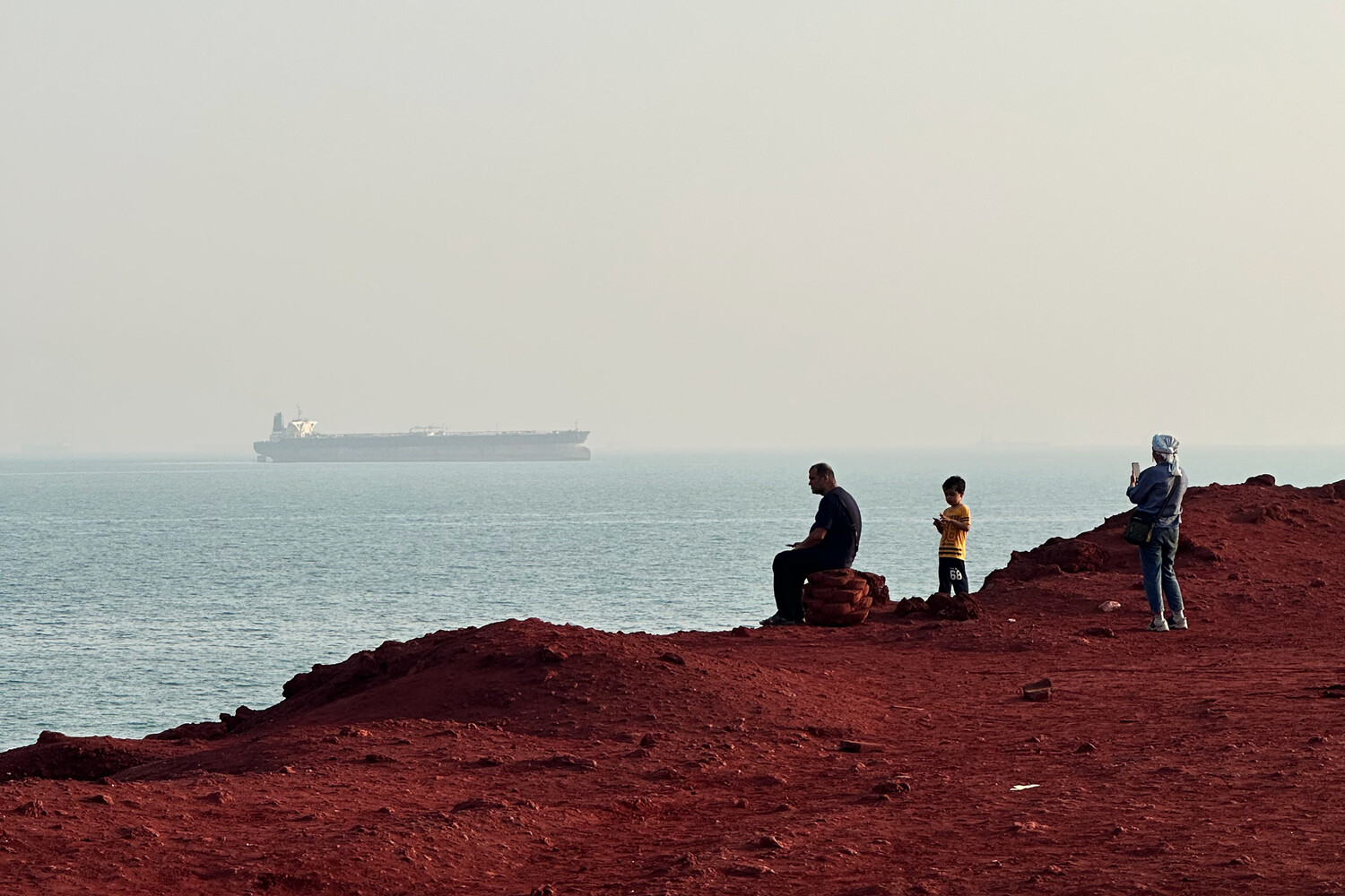 U.S. Weighs Seizing Strategic Islands Near Iran to Pressure Tehran Over Vital Strait of Hormuz