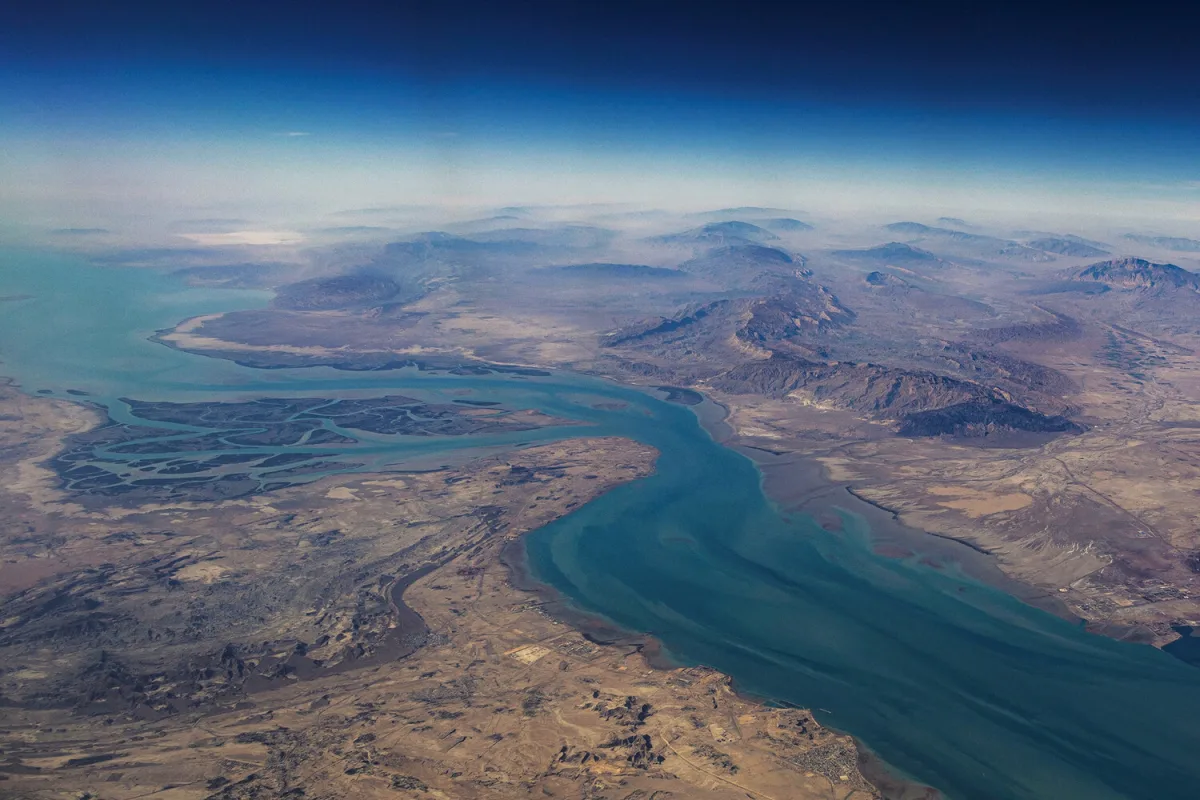 U.S. Deploy Refueling Planes Toward Strait of Hormuz Amid Escalating Tensions with Iran