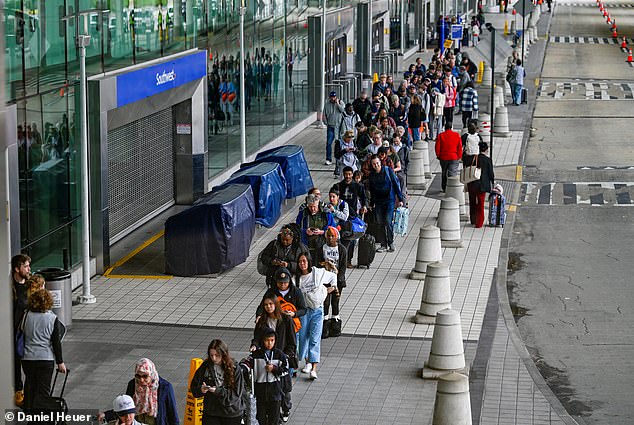 DHS Shutdown Deepens as House Republicans and Senate Democrats Clash Over Funding Measures