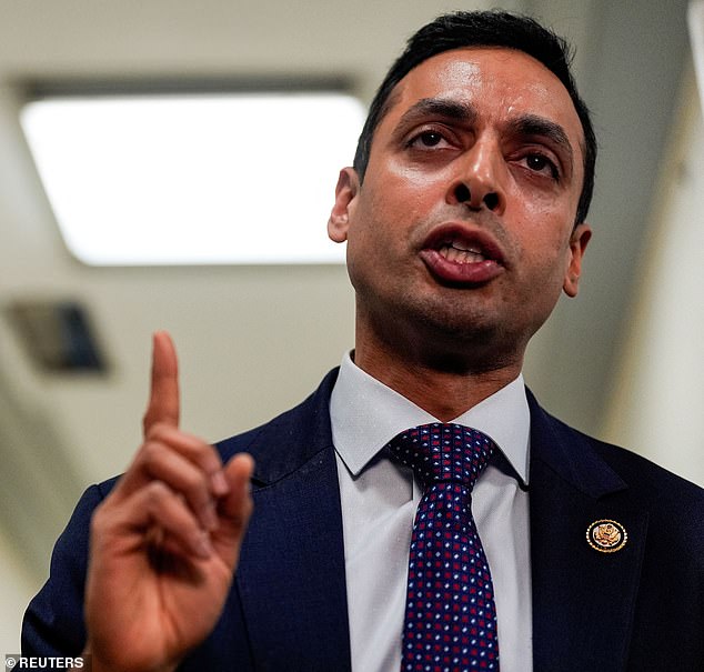 Congressman Calls on Sarah Ferguson to Testify Over Alleged Ties to Epstein's Sex Trafficking Network