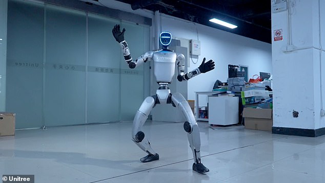 Humanoid Robot Unitree G1 Goes Viral in Brooklyn Park, Redefining Human-Machine Interaction
