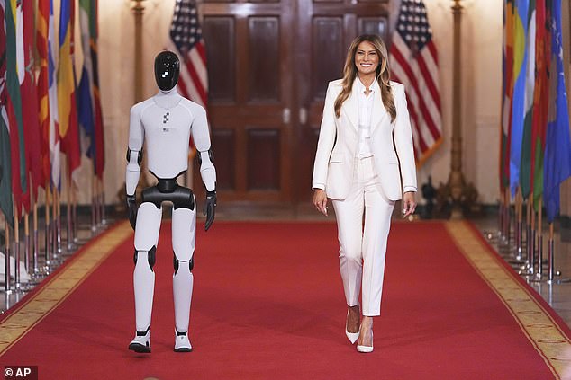 Humanoid Robot Unitree G1 Goes Viral in Brooklyn Park, Redefining Human-Machine Interaction