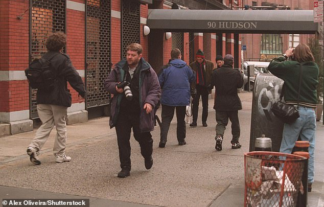 John Barrett's Iconic 1996 Photo of JFK Jr. and Carolyn Bessette: A Private Moment of Unfiltered Love