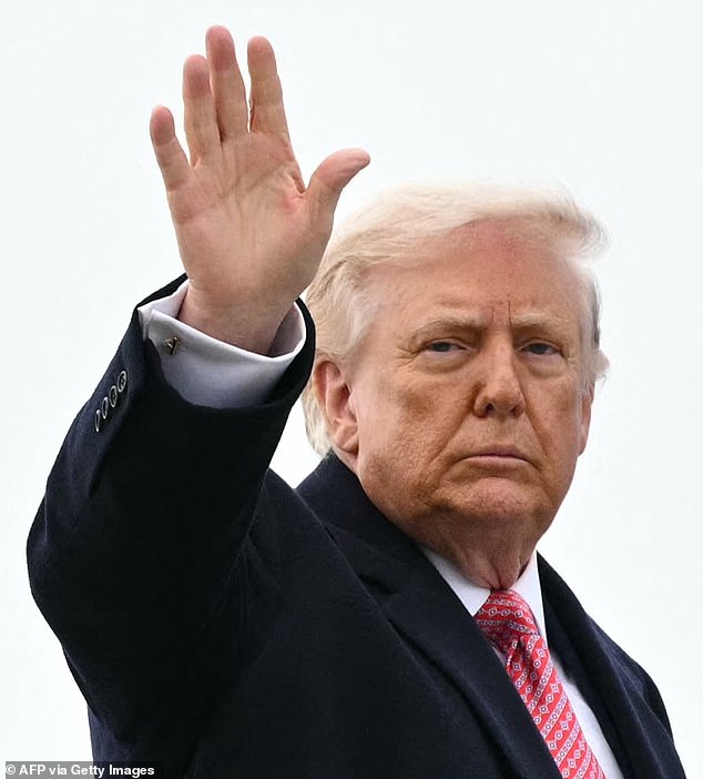 UK Preparing Contingency Plan to Evacuate Citizens Amid Potential US Invasion of Iran