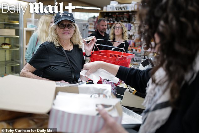 Spencer Pratt's mom escalates Hollywood feud over bakery cookies