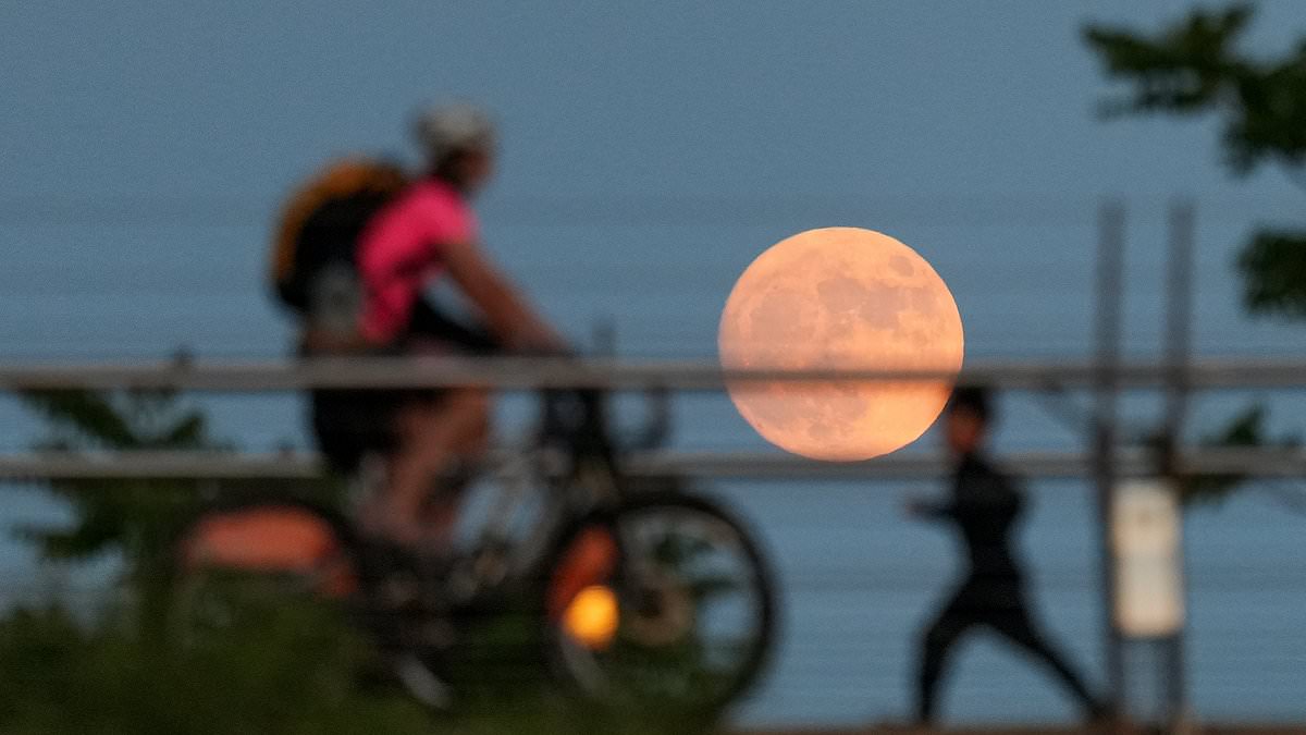 Rare Strawberry Moon shines brightest tonight during summer solstice.