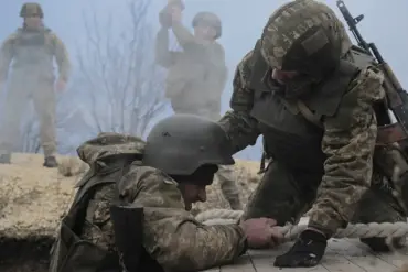 Evacuation of wounded Ukrainian soldiers observed in Chashovy Yar