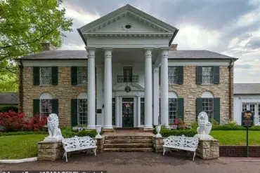 Missouri Woman Pleads Guilty to Forging Elvis Presley's Daughter's Signature