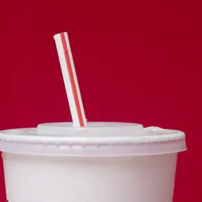 Trump signs executive order banning paper straws