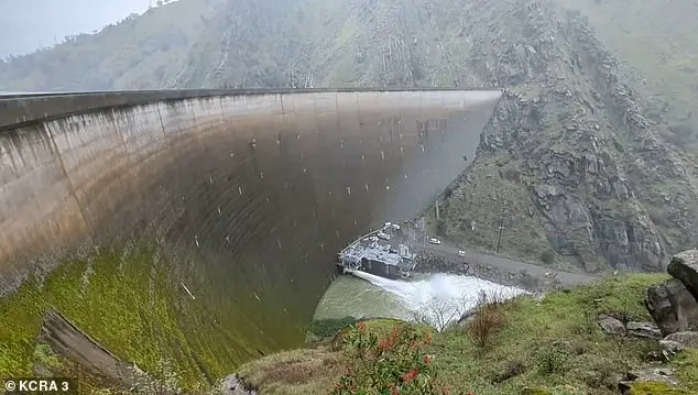 Whirlpool at California's Lake Berryessa Captivates Onlookers