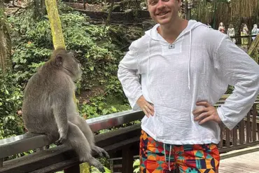 The Viral Banana: A Tale of Travel, Eco-Consciousness, and Financial Impact