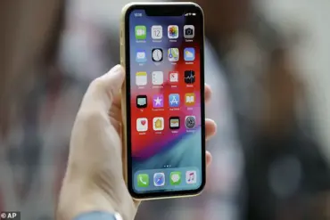 Apple Warns iPhone Users to Remove Google Chrome for Privacy Reasons