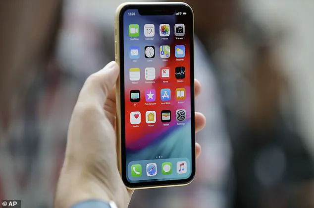Apple Warns iPhone Users to Remove Google Chrome for Privacy Reasons