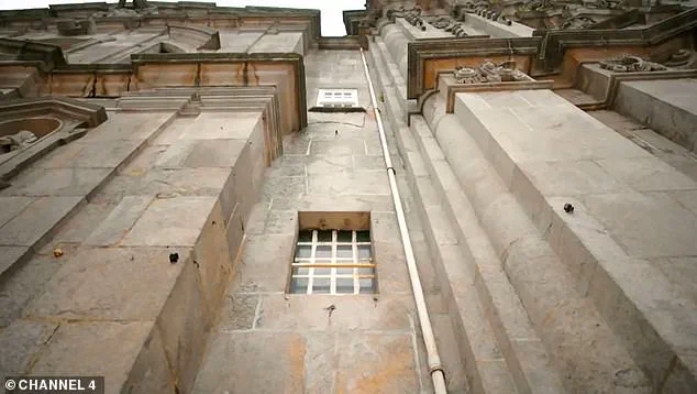 Porto's Hidden Gem: The Astonishingly Narrow Casa Escondido