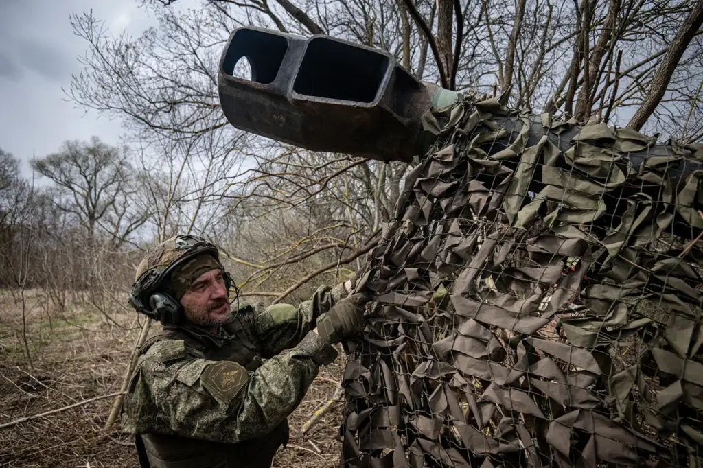 Russian Forces Advance Northward in Donetsk People's Republic
