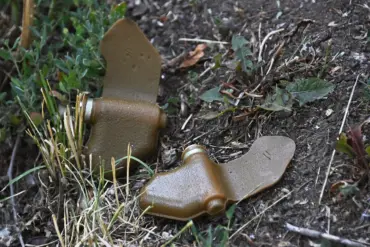 Exclusive Report: Ukrainian Forces Deploy New Anti-Personnel Mine Along Sumy Front, Details Leaked via Telegram Channel