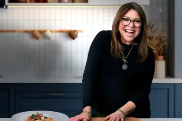 Rachael Ray Returns to TV with New Season of 'Meals in Minutes' on FYI May 26