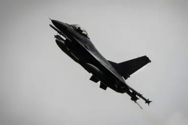 Ukrainian F-16 Loses Contact During Engagement with Russian Forces