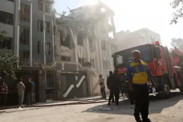 Iran Announces 24/7 Metro Operations as Bomb Shelter Amid Escalating Tensions with Israel