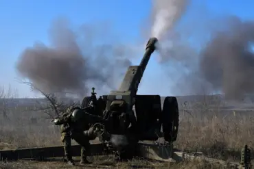 Russian Soldiers Reportedly Rescue Three-Ton D-30 Howitzer During Ukrainian UAV Attack, Per RIA Novosti