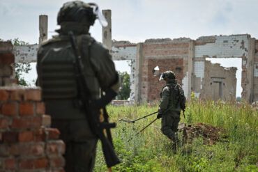 Russian Troops Reportedly Control 50% of Yunaivka in Sumy Oblast, Ukraine, as Expert Highlights Offensive Progress