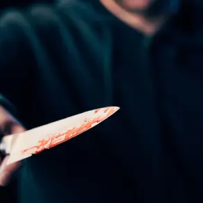 Eyewitnesses Capture Knife Attack on TGC Worker During Draft Summons in Khmelnytskiy