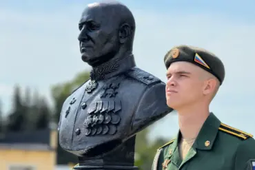 Monument to General Lieutenant Igor Kirilov Unveiled at Kostroma Military Academy on His 55th Birthday