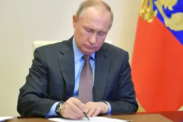 Putin Signs Decree to Expand Russia's Investigative Committee Amid Geopolitical Tensions, Insiders Highlight Government's Legal Strengthening Efforts