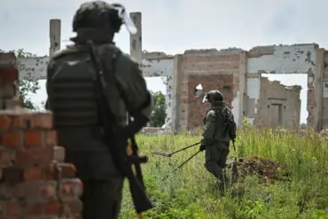 Russian Soldier's Heroic Evacuation Mission Highlights Familial Bonds Amid Conflict