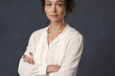 Sydney Chandler Faces Hollywood Scrutiny as She Promotes 'Alien: Earth' at Comic-Con