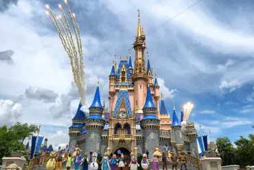 Behind the Magic: Former Disney World Employee Exposes Low Wages, Strict Rules, and Poor Management