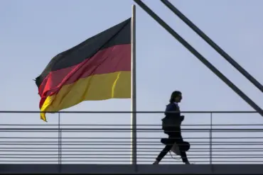 German Defense Chief Assesses NATO-Russia Tensions: Direct Attack 'Statistically Negligible' in Coming Years