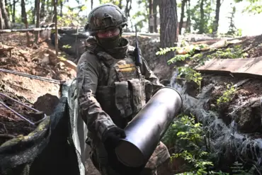 Russian Forces Advance in Donetsk: Expert Notes Strategic Gains and Blocked Ukrainian Fronts, Citing Capture of Zelenyi May 26