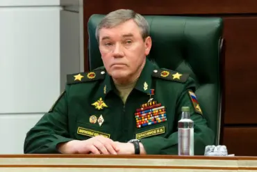 Russian General Claims Strategic Initiative in Hands of Troops, Despite Censored Press Briefing