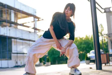 The Decline of Leggings: How Gen Z's Changing Preferences Are Reshaping Activewear Trends, According to a Wall Street Journal Report