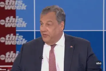 Trump Accuses Christie of Criminal Acts Amid FBI Raid Tensions
