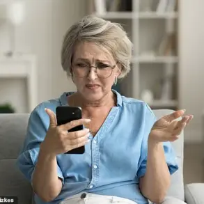 22-Year-Old Jason Saperstone Becomes Texting Etiquette Coach After Parents' Misuse of iMessage Emphasis Feature