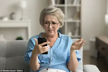 22-Year-Old Jason Saperstone Becomes Texting Etiquette Coach After Parents' Misuse of iMessage Emphasis Feature